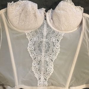 White corset/bustier